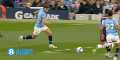 有无争议？迪亚斯脚尖先碰到球，VAR介入后裁判仍判点球