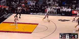 缴械投降！戴维恩-米切尔主动喊暂停 暂停过后热火换上全替补阵容